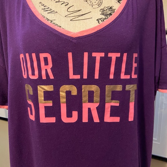 Victoria’s Secret Lightweight VNeck Nightshirt L/G - Picture 2 of 5